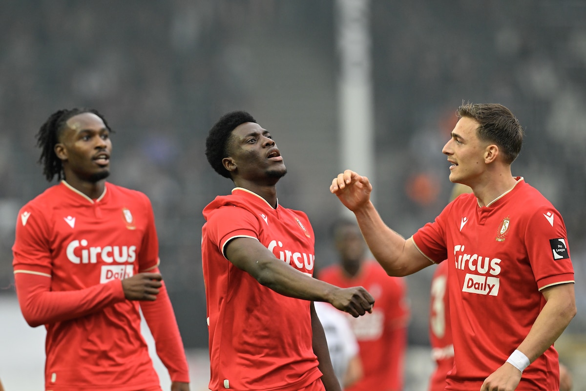 Standard's Bernard Nguene celebrates after scoring during a soccer match between Sporting Charleroi and Standard de Liege, Saturday 18 April 2026 in Charleroi, on the third day of the Europe Play-offs (PO2) of the 2025-2026 'Jupiler Pro League' first division of the Belgian championship. BELGA PHOTO JOHN THYS