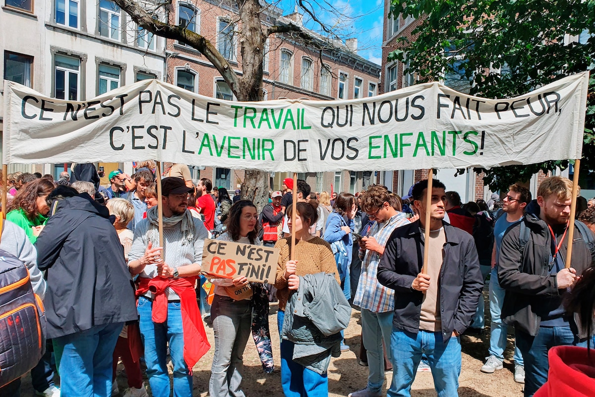 Un rassemblement d’enseignants contre les réformes, le 5 juin 2026 à Liège.