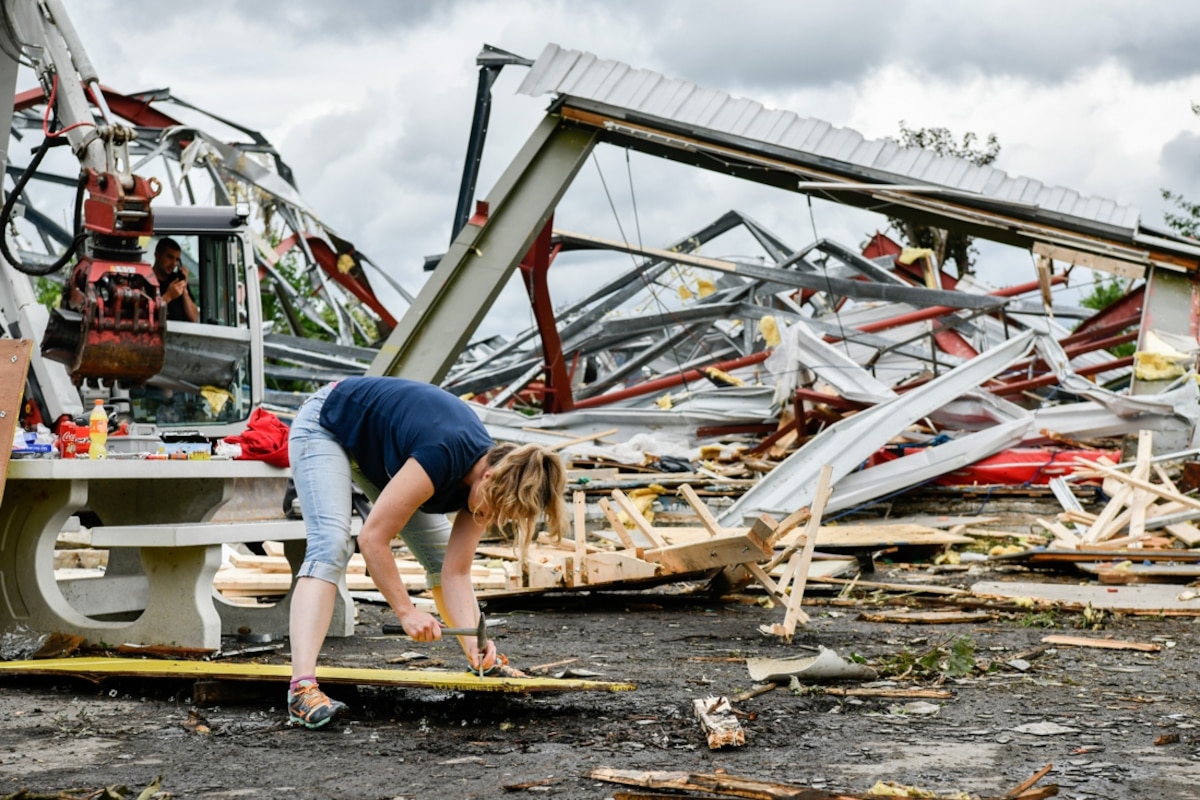 L’ancien hall omnisports a été détruit par la tornade. Le nouveau se fait attendre…