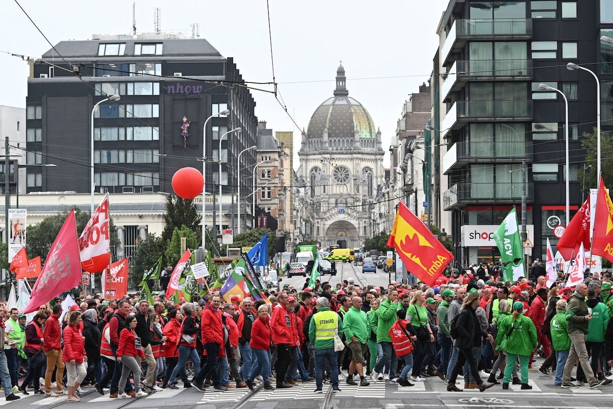 BRUSSELS, BELGIUM - OCTOBER 05 : Trade union demonstration calling for a national strike to protest against the proposed judicial ban on demonstrations on October 05, 2023 in Brussels, Belgium, 05/10/2023 ( Photo by Didier Lebrun / Photonews