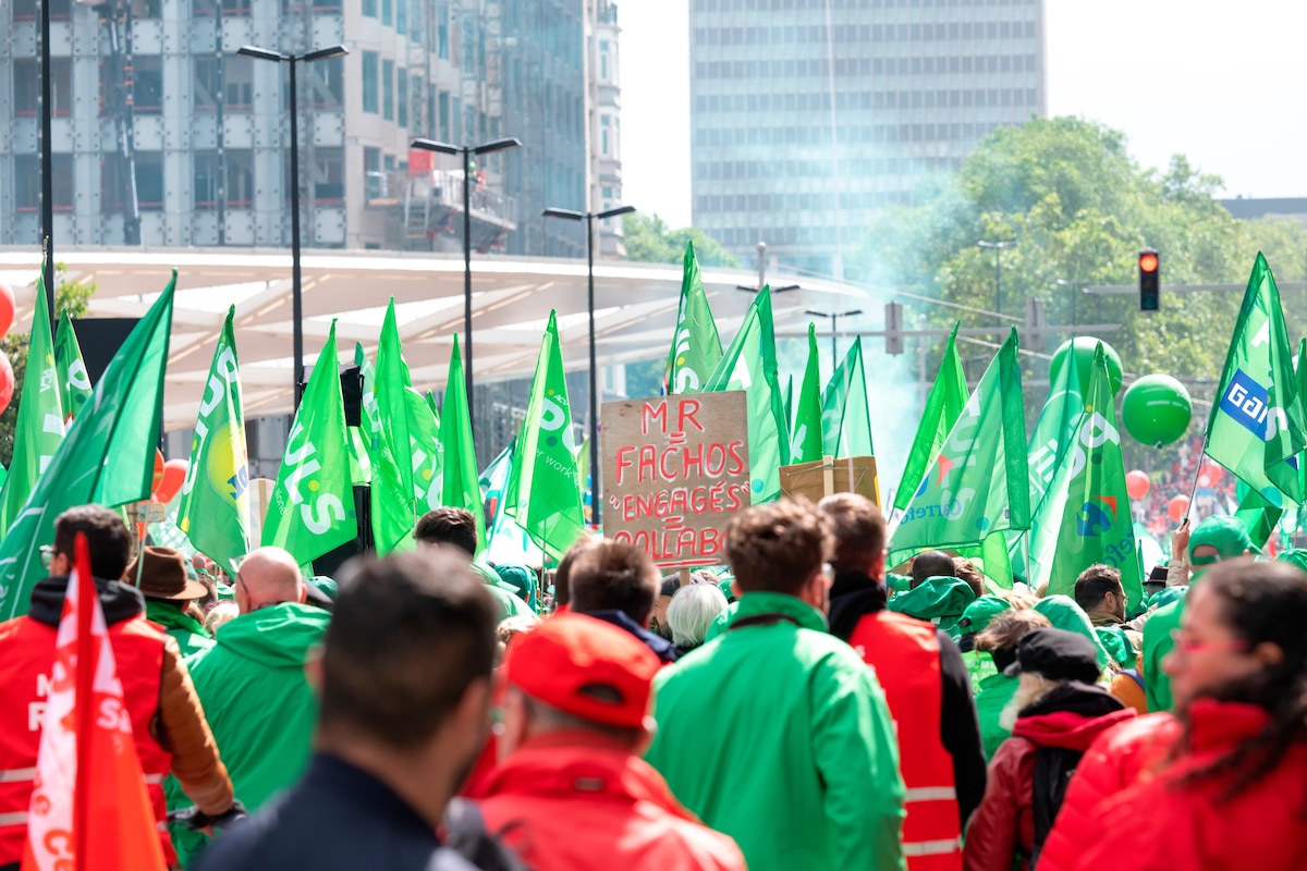 Trade union members and supporters take part in a national demonstration in Brussels organised by the unions ABVV-FGTB, ACV-CSC and ACLVB-CGSLB. Protesters gather near Brussels-North railway station and march through the city centre towards Brussels-South station to oppose pension reforms, pressure on unemployed and sick workers, and policies affecting wages and purchasing power. … Brussels, Belgium 12 May 2026 Photo Werner Lerooy.