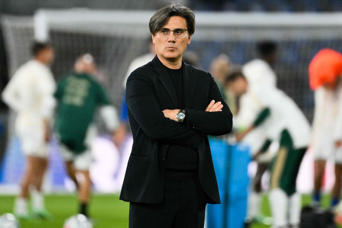 Turkey's coach Vincenzo Montella looks on during the warm up prior the UEFA Nations League football match (League A day 4, Group A1) between Italy and Turkey at the Renato Dall'Ara Stadium in Bologna on October 5, 2026. (Photo by Alberto PIZZOLI / AFP)