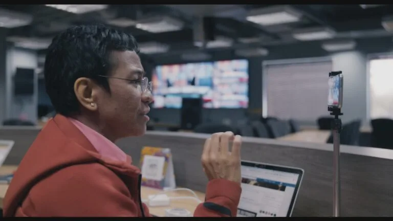 A still image of the journalist and now Nobel Peace Prize winner Maria Ressa from the documentary "A Thousand Cuts."