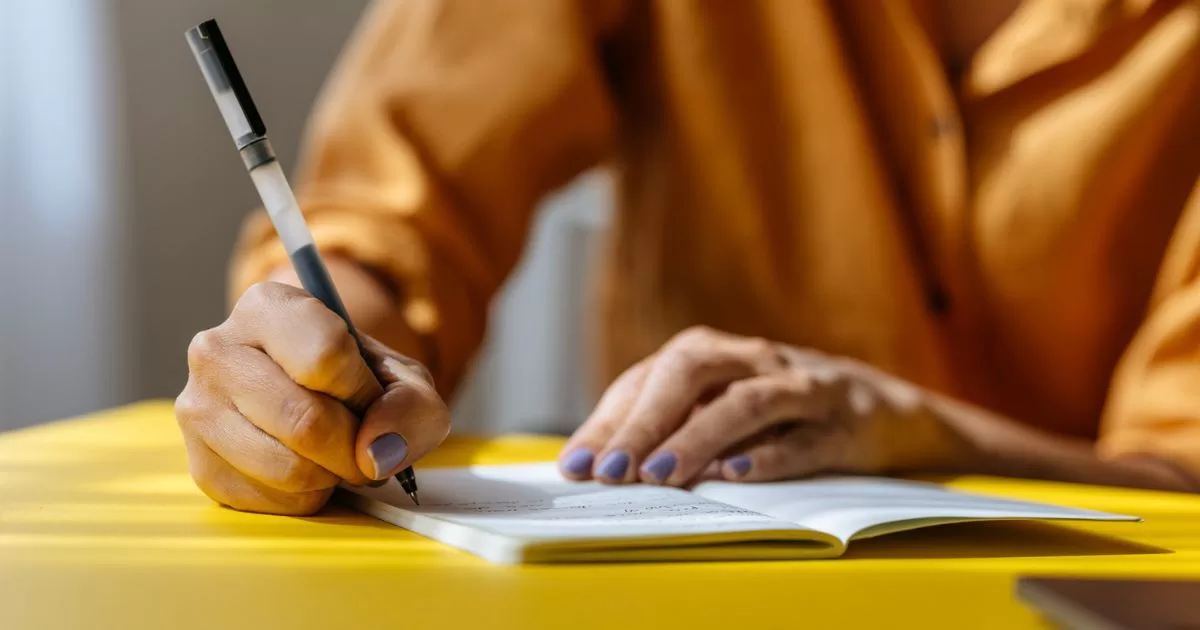 How to Write Google Ads Like a Pro in 2025 (+Examples!)